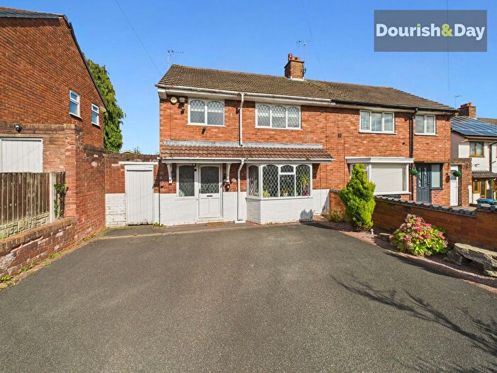 3 Bedroom Semi-detached House For Sale In Tennyson Road, Highfields, Stafford, ST17