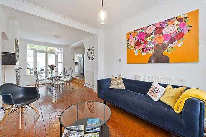 3 Bedroom Town House To Rent In Barlby Gardens, London, W10