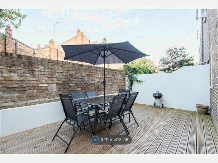 3 Bedroom Flat To Rent In College Place, London, NW1