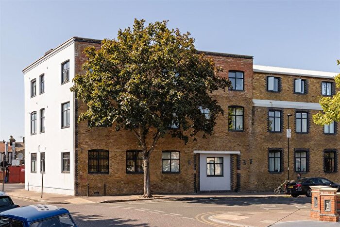 1 Bedroom Flat For Sale In Jedburgh Road, Plaistow, E13