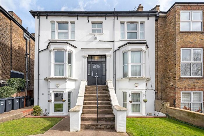 1 Bedroom Flat For Sale In Hermon Hill, Wanstead, E11