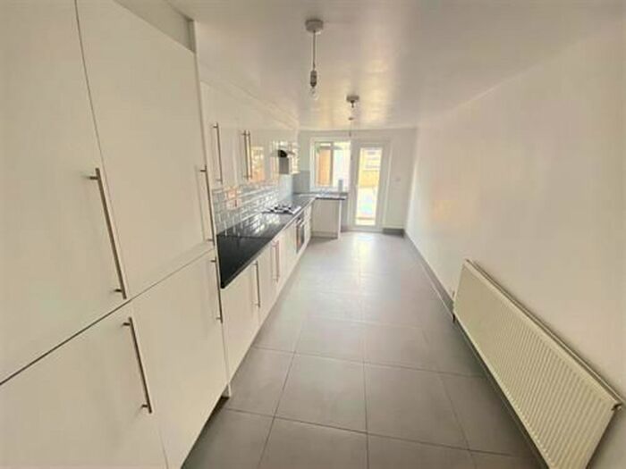 4 Bedroom Terraced House To Rent In Green Street, Enfield, EN3