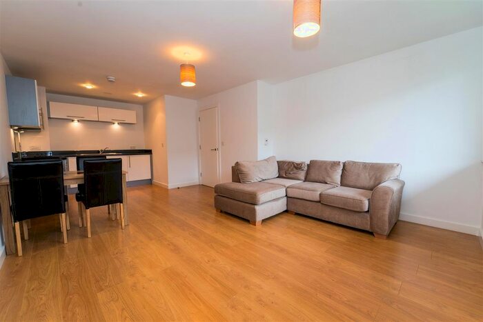 1 Bedroom Flat To Rent In Broadway, Salford Quays, Greater Manchester, M50