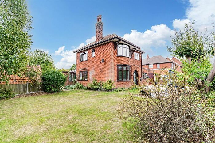 3 Bedroom Detached House For Sale In Mansfield Road, Edwinstowe, Mansfield, NG21