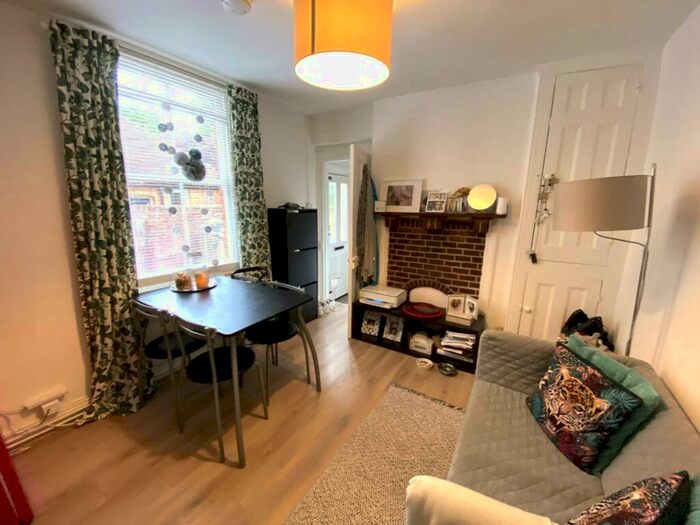 2 Bedroom Flat To Rent In Cromwell Road, Canterbury, CT1