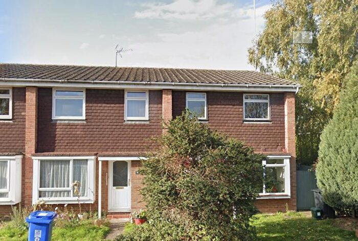 3 Bedroom Terraced House To Rent In Ridsdale Road, Woking, GU21