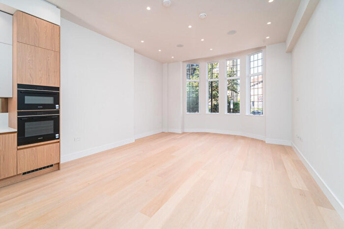 3 Bedroom Apartment For Sale In Blackstock Road, Highbury, N5