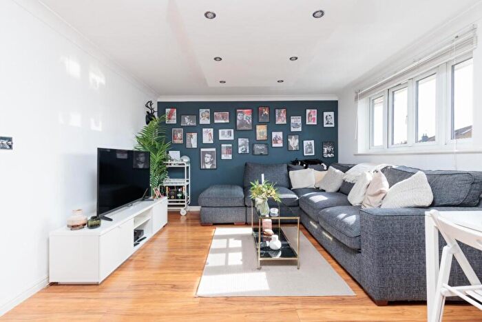 1 Bedroom Apartment For Sale In Mawney Road, Romford, Essex, RM7