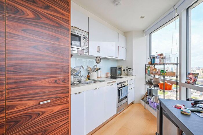 1 Bedroom Flat For Sale In Ontario Tower, Canary Wharf, London, E14