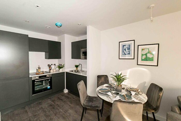 2 Bedroom Apartment To Rent In Cross Lane, Manchester, Greater Manchester, M5