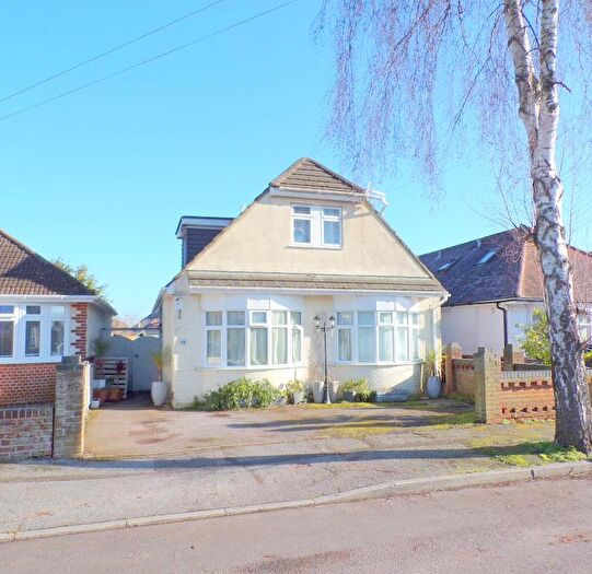 5 Bedroom Chalet For Sale In Townsville Road, Bournemouth, BH9