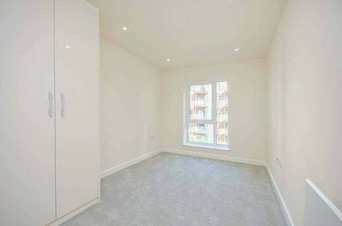 2 Bedroom Flat To Rent In Beaufort Park, Colindale, London, NW9