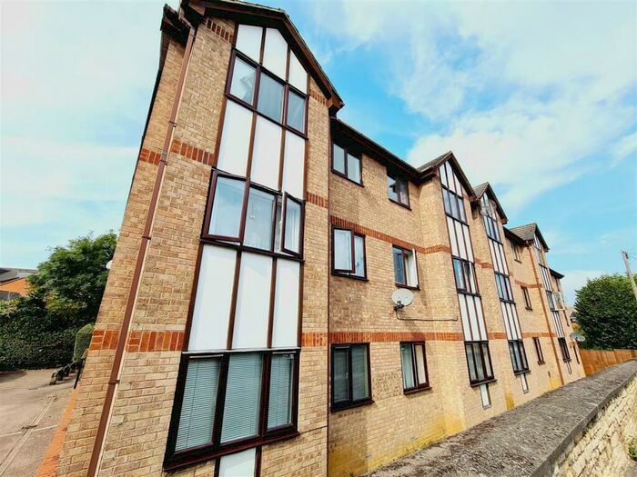 1 Bedroom Flat To Rent In North Street, Rushden, Northants, NN10