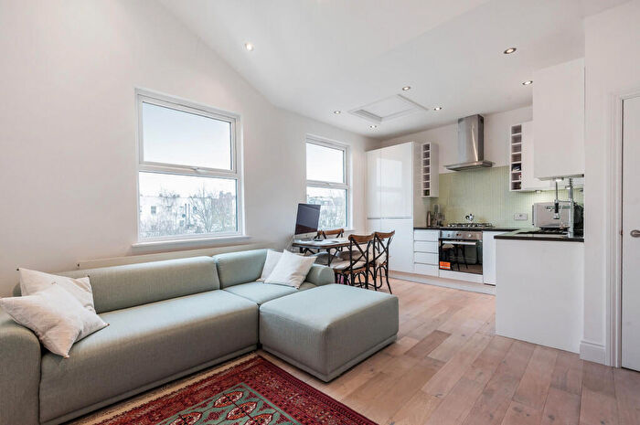1 Bedroom Flat For Sale In Davenant Road, N19