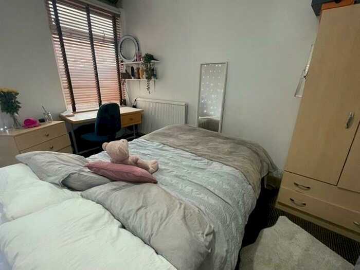 6 Bedroom Private Hall To Rent In Standish Road (), Fallowfield, Manchester, M14