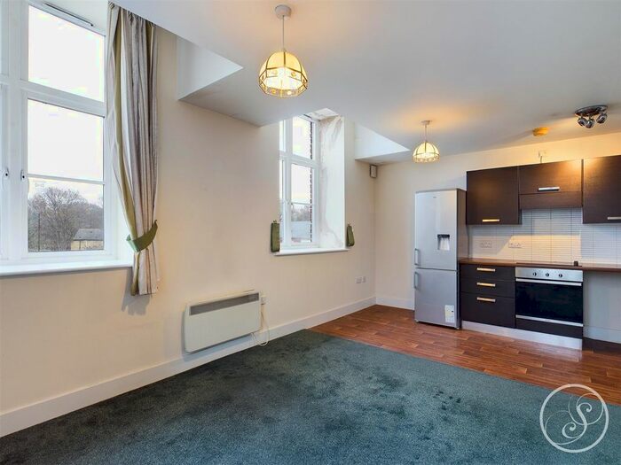 2 Bedroom Flat To Rent In Winker Green Mills, Eyres Mill Side, Leeds, LS12