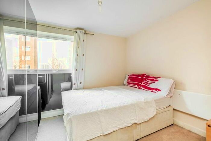 2 Bedroom Flat To Rent In Lanadron Close, Isleworth, TW7