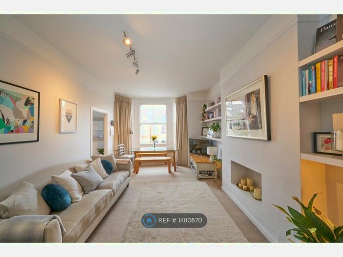2 Bedroom Flat To Rent In Cautley Avenue, Clapham, SW4