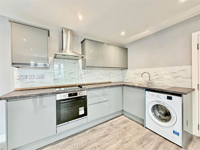 2 Bedroom Detached House To Rent In West Way, Heston, TW5