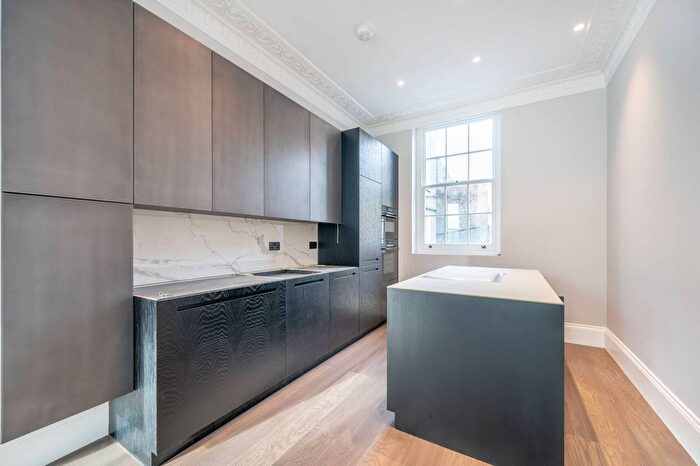 3 Bedroom Flat To Rent In Clifton Road, Little Venice, London, W9