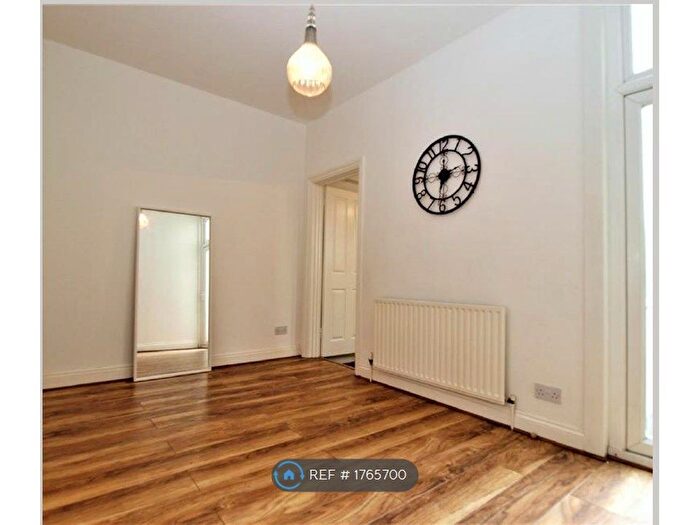 4 Bedroom Semi-Detached House To Rent In Bromley Gardens, Bromley, BR2