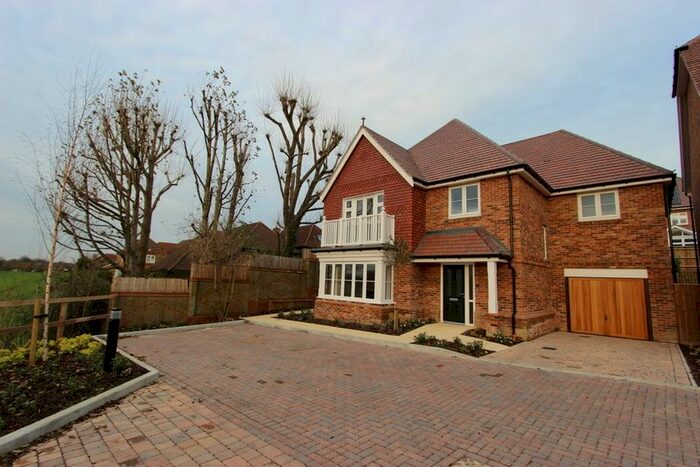 5 Bedroom Detached House To Rent In Holland Park, Caterham, CR3