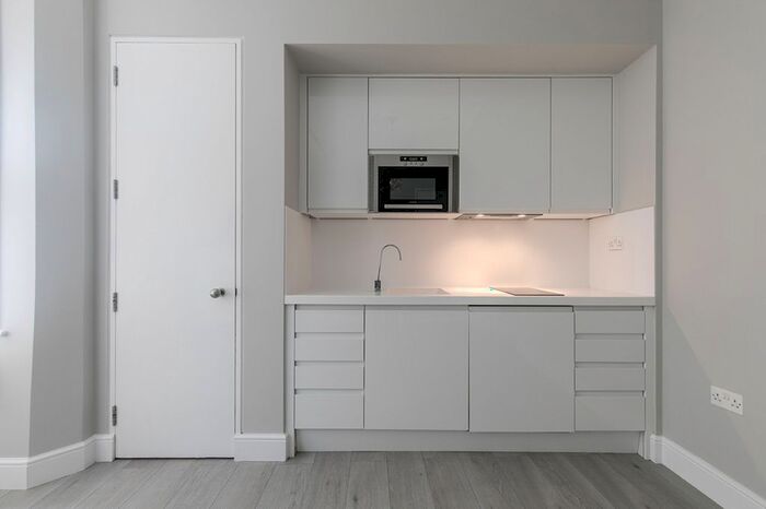 1 Bedroom Flat To Rent In Russell Road, London, N13