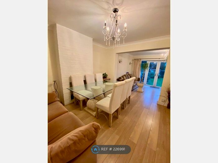 3 Bedroom Semi-Detached House To Rent In Ruskin Road, Staines-Upon-Thames, TW18