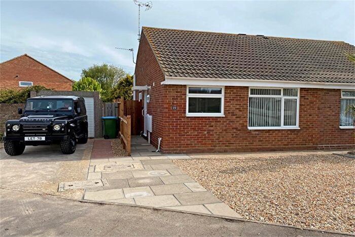 2 Bedroom Bungalow To Rent In Warblers Way, Bognor Regis, West Sussex, PO22