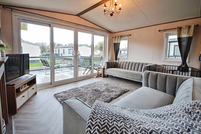 2 Bedroom Lodge For Sale In Cotswold Reach, Hoburne Cotswolds, Cotswold Lakes, GL7