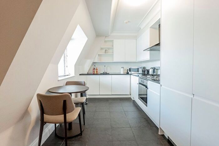 3 Bedroom Flat To Rent In Prince Of Wales Terrace, Kensington, London, W8
