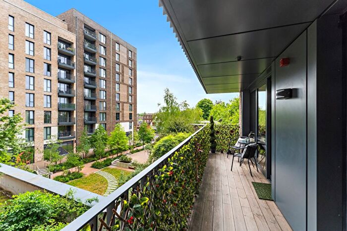 1 Bedroom Flat For Sale In Mill Mead, Staines-Upon-Thames, TW18