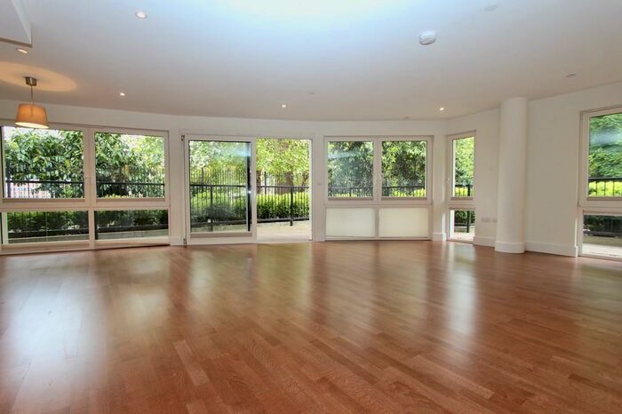 2 Bedroom Apartment To Rent In Kingston Riverside, KT2