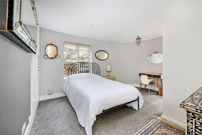 2 Bedroom Flat To Rent In Latimer Road, London, W10