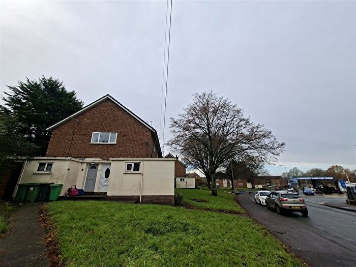 2 Bedroom Maisonette To Rent In Mount Pleasant Avenue, Llanrumney, CF3