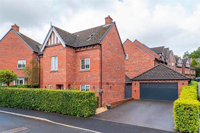 5 Bedroom Detached House For Sale In Shireburne Drive, Chorley, PR7