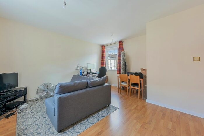 1 Bedroom Maisonette To Rent In Kings Keep, Beaufort Road, Kingston Upon Thames, KT1