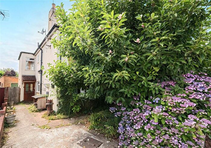 3 Bedroom Semi-Detached House For Sale In Cottimore Lane, Walton-On-Thames, KT12