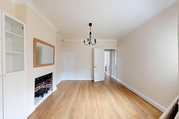 2 Bedroom End Of Terrace House To Rent In New Street, Crawley, RH10