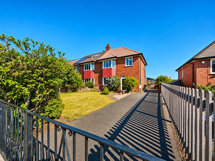 3 Bedroom Semi Detached House For Sale In Dunsford Gardens, Higher St Thomas, Exeter, EX4