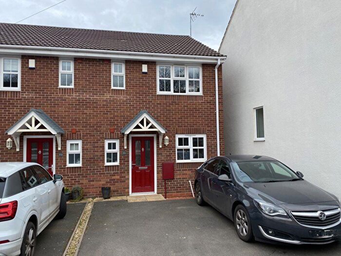 3 Bedroom Semi Detached House To Rent In Broad Street, Kingswinford, DY6