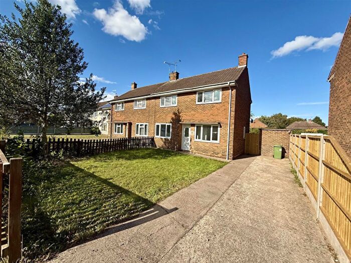 3 Bedroom Semi-Detached House To Rent In Beechways, Retford, DN22