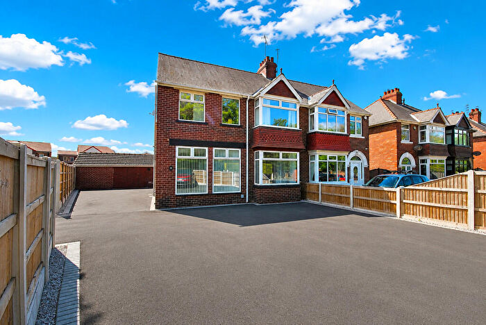 4 Bedroom Semi Detached House For Sale In Tickhill Road, Doncaster, DN4