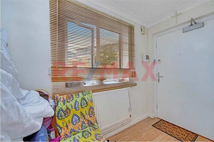 2 Bedroom Flat For Sale In The Fanshawe, Gale Street, Dagenham, RM9