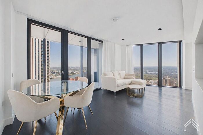 2 Bedroom Flat To Rent In Amory Tower, London, E14