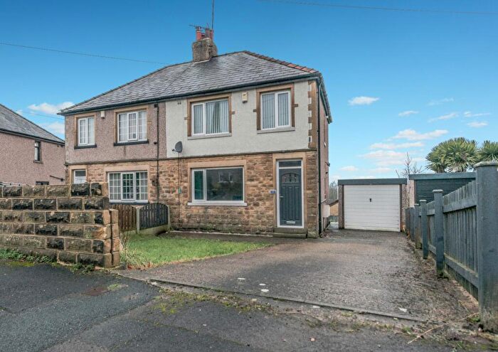 3 Bedroom Semi Detached House For Sale In Clare Crescent, Wyke, Bradford, BD12