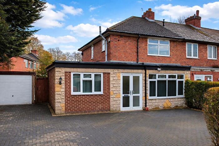 3 Bedroom Semi Detached House For Sale In Lyall Grove, Birmingham, B27