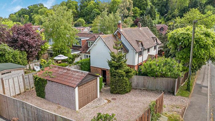 4 Bedroom Detached House For Sale In New Road, Marlow, SL7