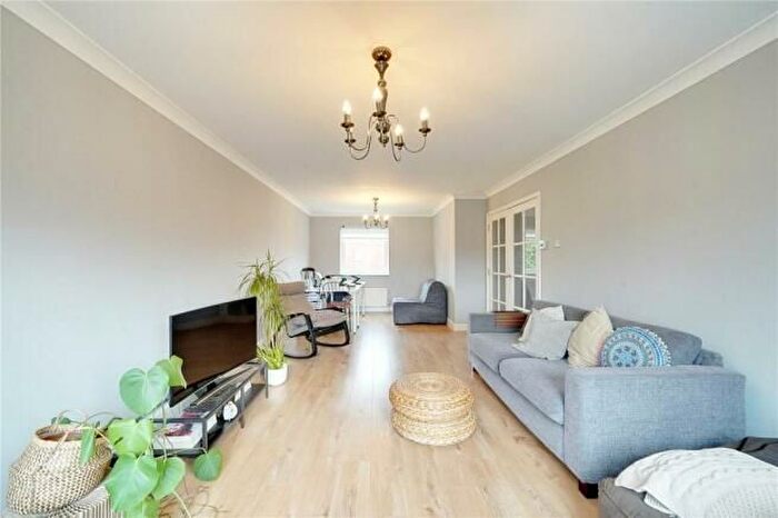 2 Bedroom Flat To Rent In Austin Court, Enfield, EN1