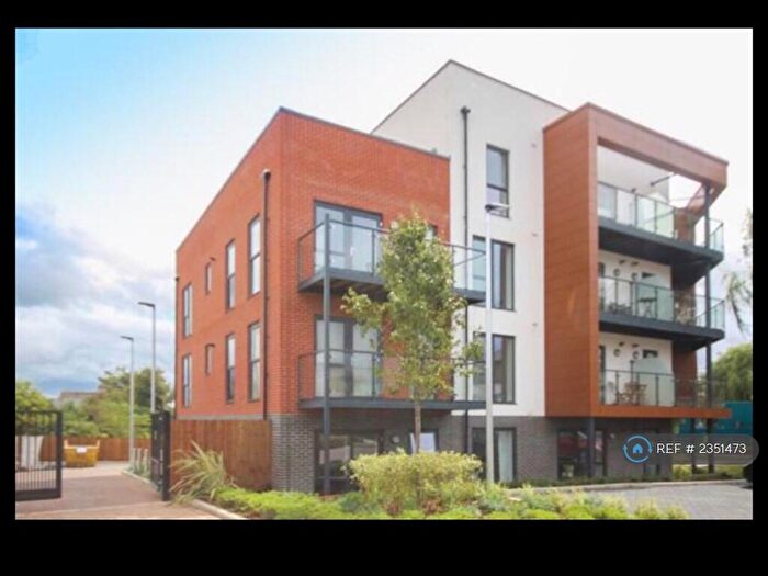 2 Bedroom Flat To Rent In Freesia Lodge, Harold Wood, RM3